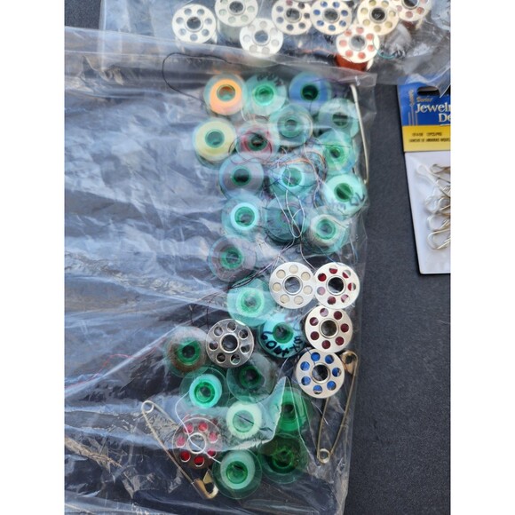 Metal Plastic Bobbins with Color Thread Spools Sewing Machine Reels+ Notions - Picture 4 of 15